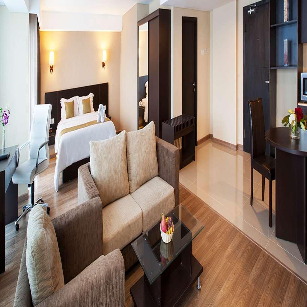 Best Western Premier The Hive Джакарта Номер фото
